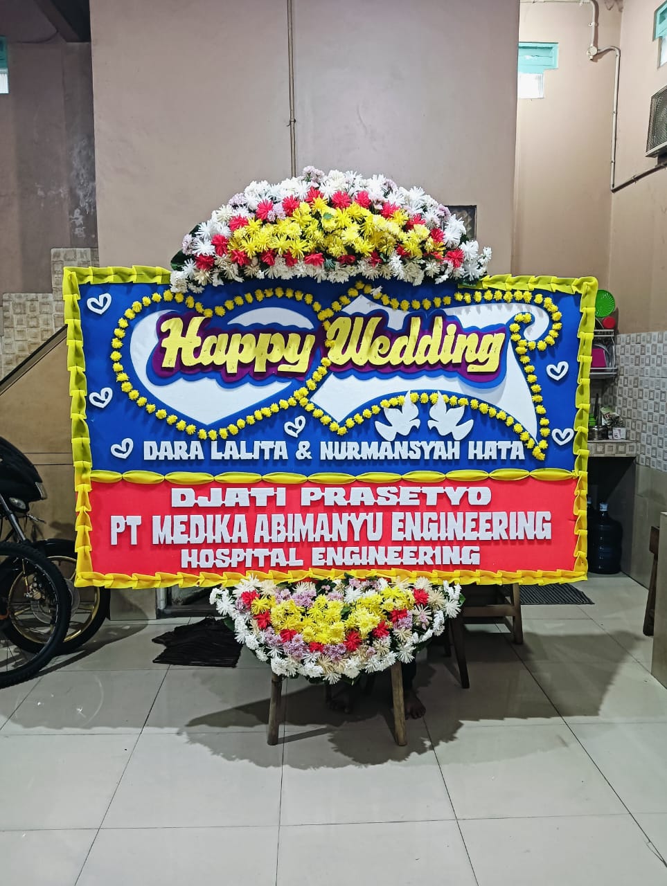 Standing flower Rizz Florist